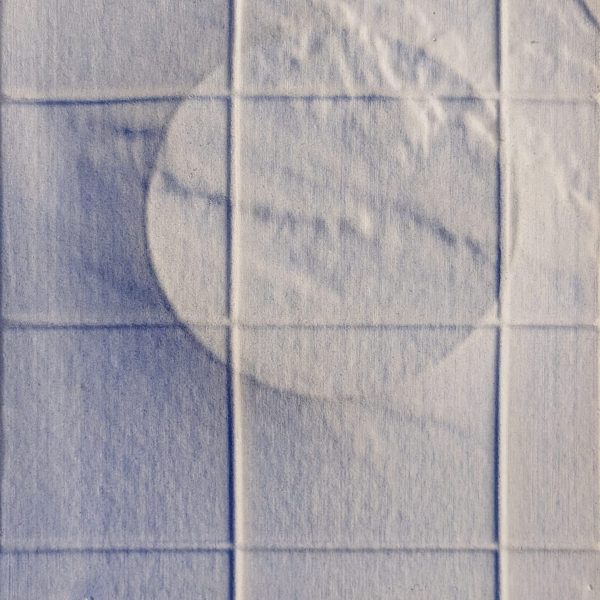 Benjamin Bronni, "views", Keramik und Acrylfarbe, 2025